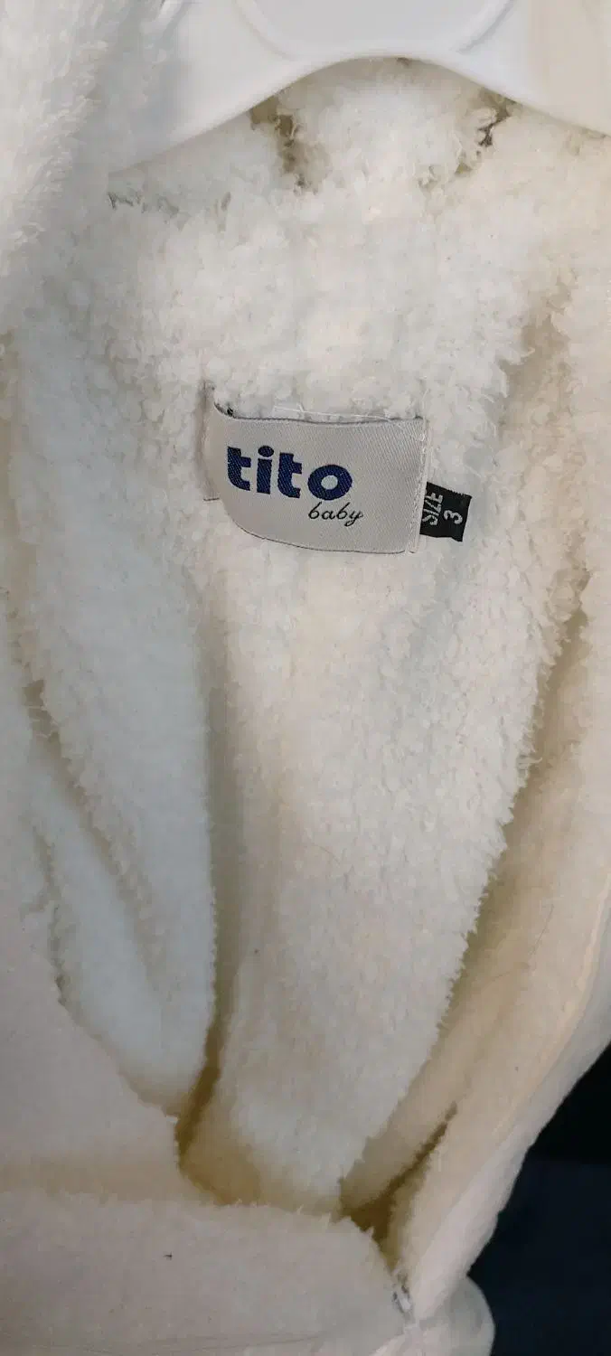 تعدادی لباس بچگانه در حد نو و کاملا تمیز|کفش و لباس بچه|اسلام‌شهر, شهرک لاله|دیوار