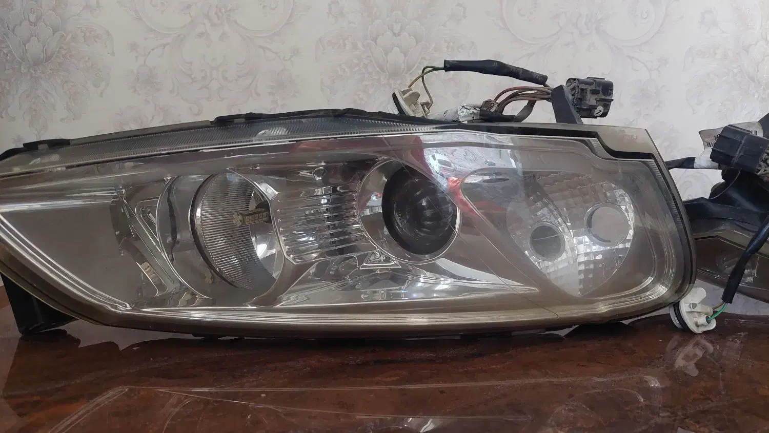 چراغ جلوی رانا|قطعات یدکی و لوازم جانبی|اهواز, کوی باهنر|دیوار