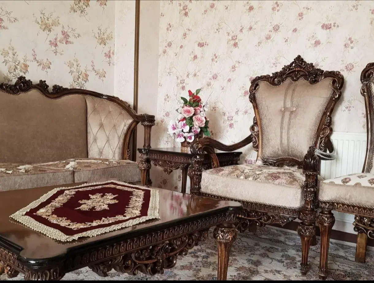 مبل ۹ نفره سلطنتی کاملا نو زیر قیمت|مبلمان خانگی و میز عسلی|اصفهان, همدانیان|دیوار