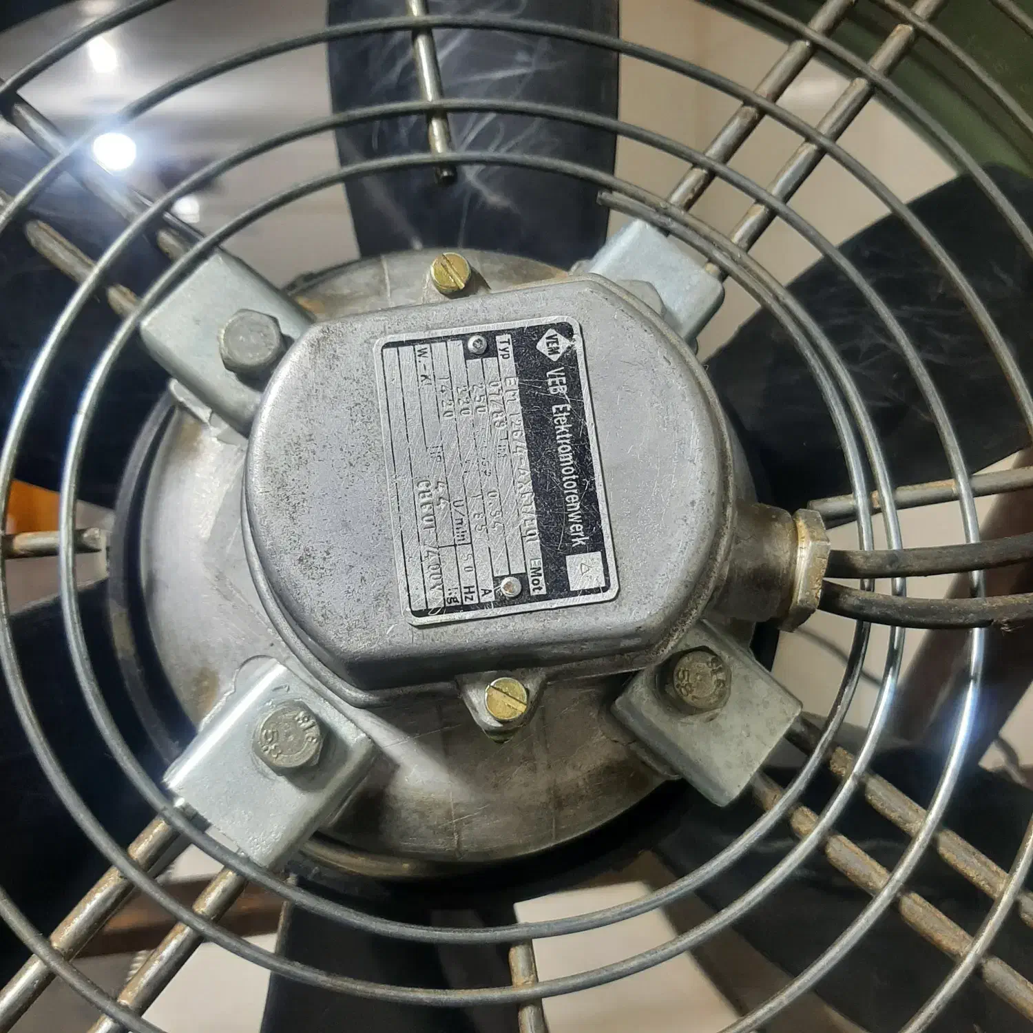 هواکش صنعتی خزر|پنکه و تصفیه‌کنندهٔ هوا|ری, شهرک نظامی|دیوار