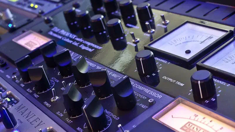 ارائه خدمات میکس و مسترینگ ویژه مجالس مذهبی|خدمات پذیرایی، مراسم|خمینی‌شهر, |دیوار