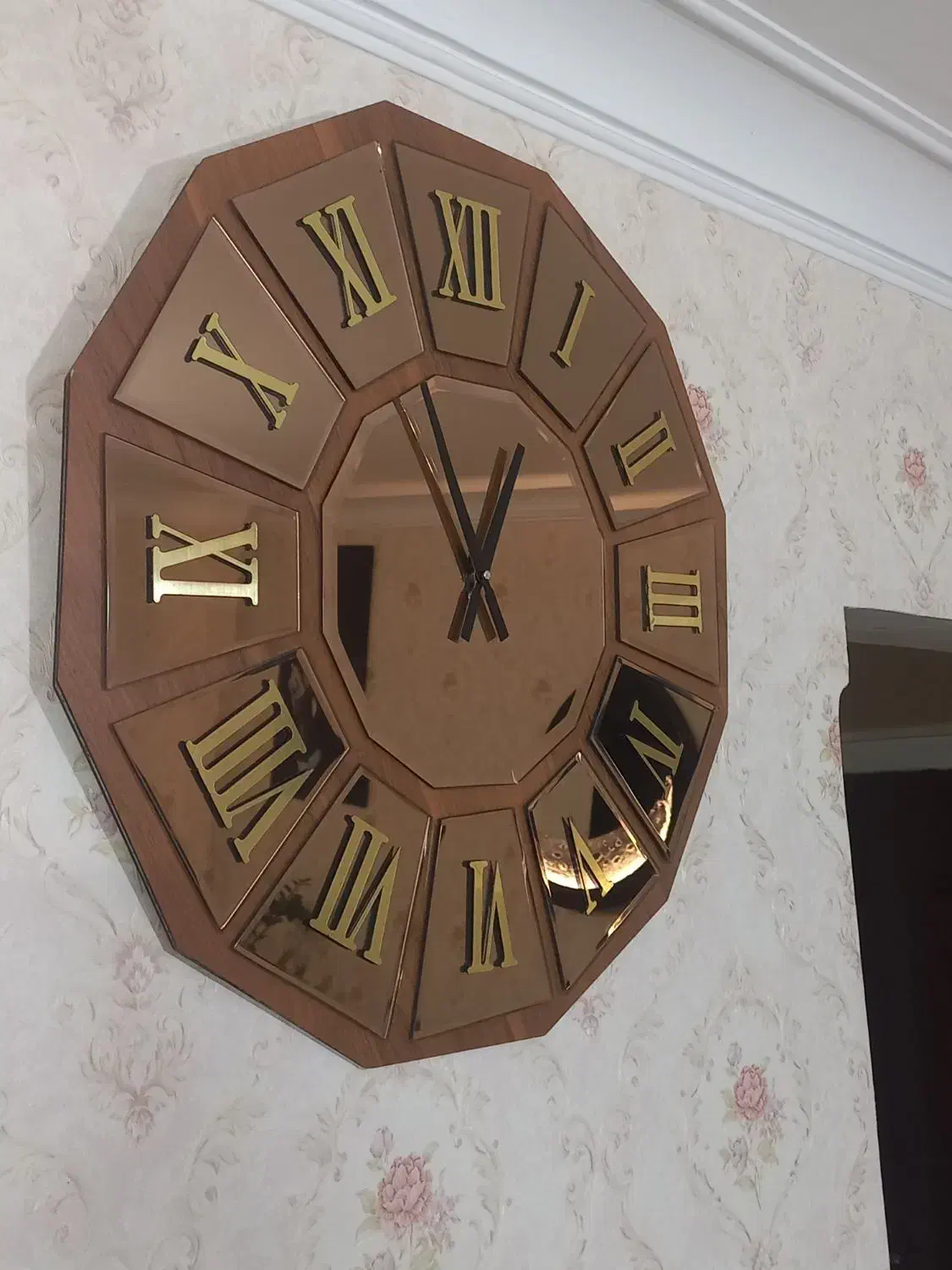 ساعت سالم و تمیز|ساعت دیواری و تزئینی|قم, شهرک امام حسن|دیوار