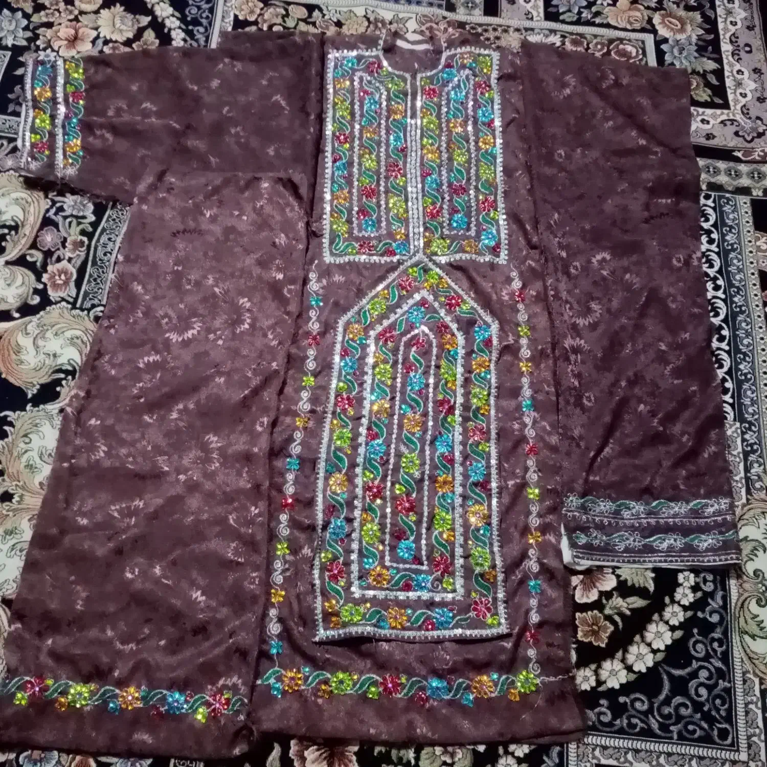 پیراهن|لباس|سراوان, |دیوار