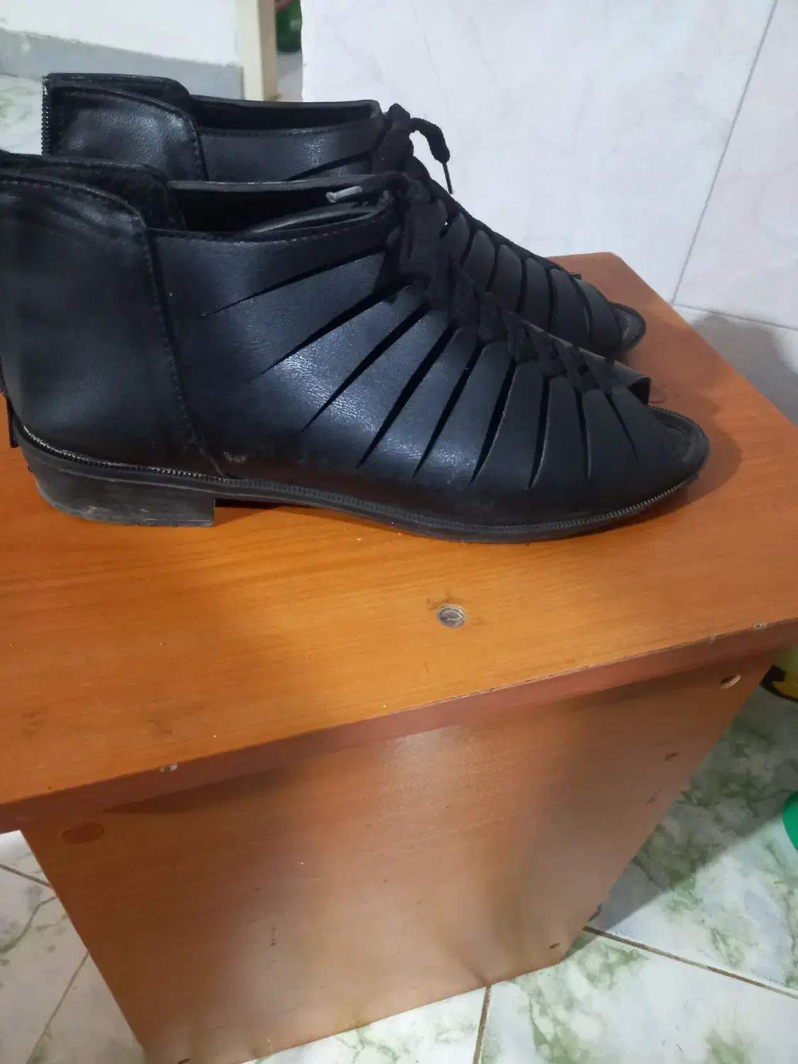 کفش تابستانه|کیف، کفش، کمربند|ساری, |دیوار