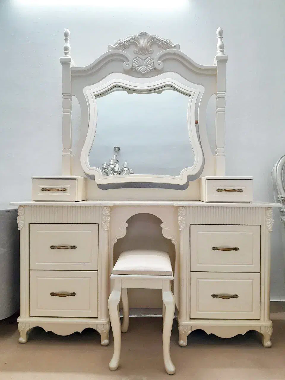 میز ارایش با اینه و صندلی|تخت و سرویس خواب|اسلامشهر, شهرک قائمیه|دیوار