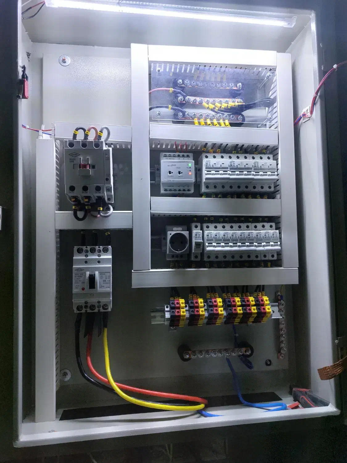 برقکارصنعتی و تابلو برق|خدمات پیشه و مهارت|فردیس, فردیس|دیوار