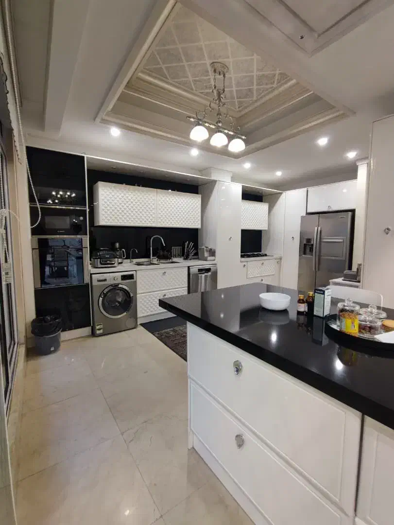 زعفرانیه سازه کلاسیک ۱۸۰ متر ۳ خواب + ۴ پارکینگ