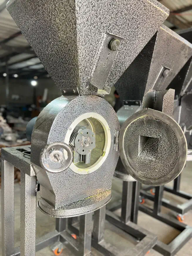 دستگاه اسیاب صنعتی/نمک/سنگ معدن/زغال|ماشینآلات صنعتی|اصفهان, ابر|دیوار