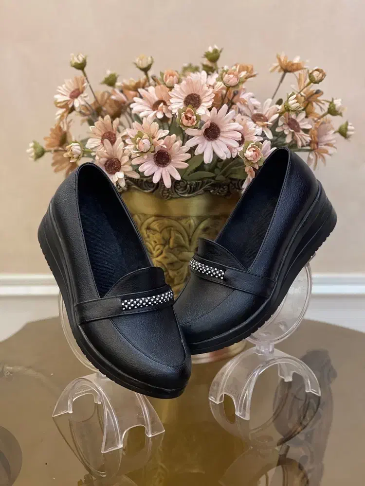 تولید و پخش کفش هرمیون|کیف، کفش، کمربند|مشهد, عنصری|دیوار