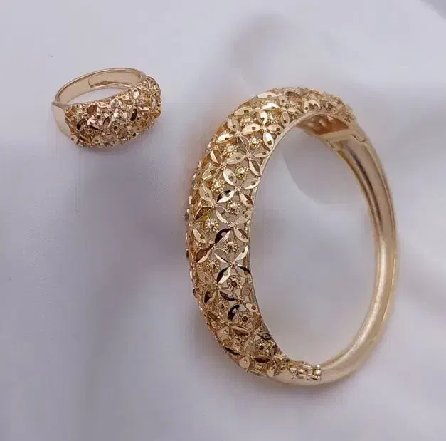 بدل کاملاً مشابه طلا|جواهرات|زرند, |دیوار