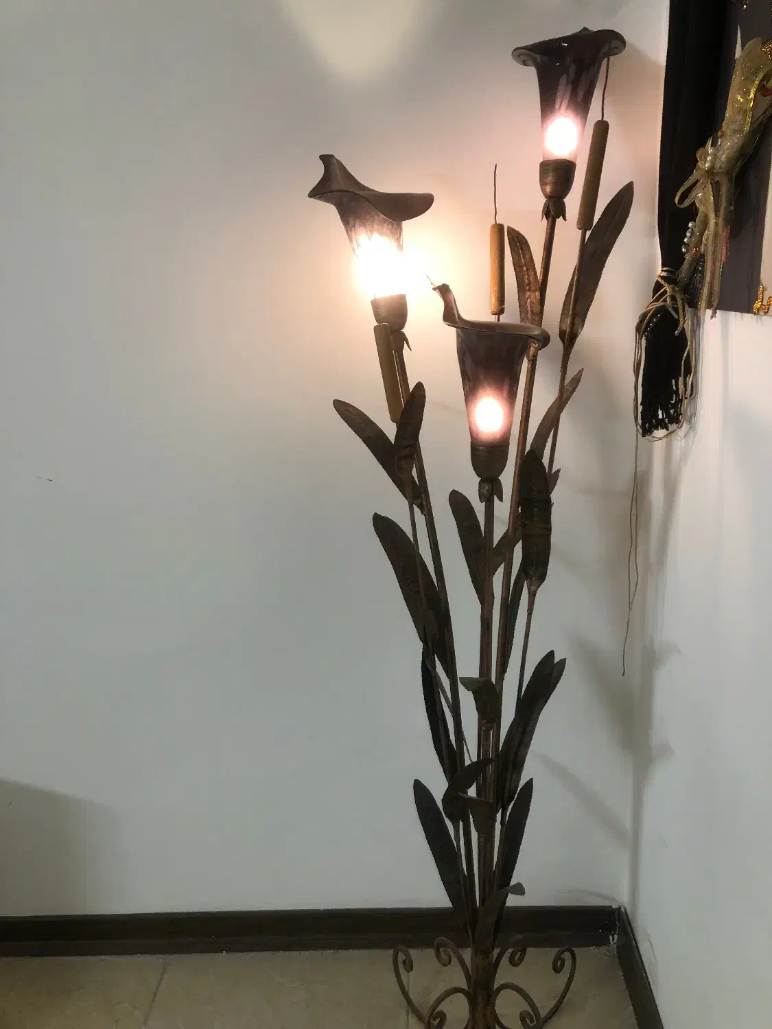 آباژور|چراغ خواب و آباژور|هشتگرد, فاز ۲ مهستان|دیوار