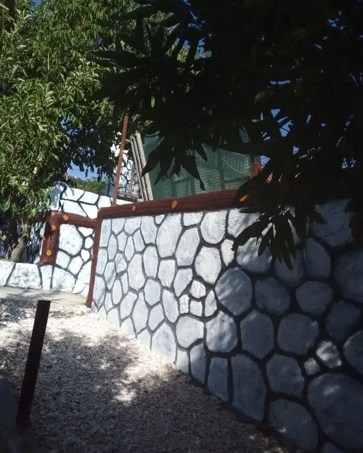 پلاستر سیمان کاری طرح سنگ سیمان سفید طوسی زیر و ر|خدمات پیشه و مهارت|اصفهان, لنبان|دیوار