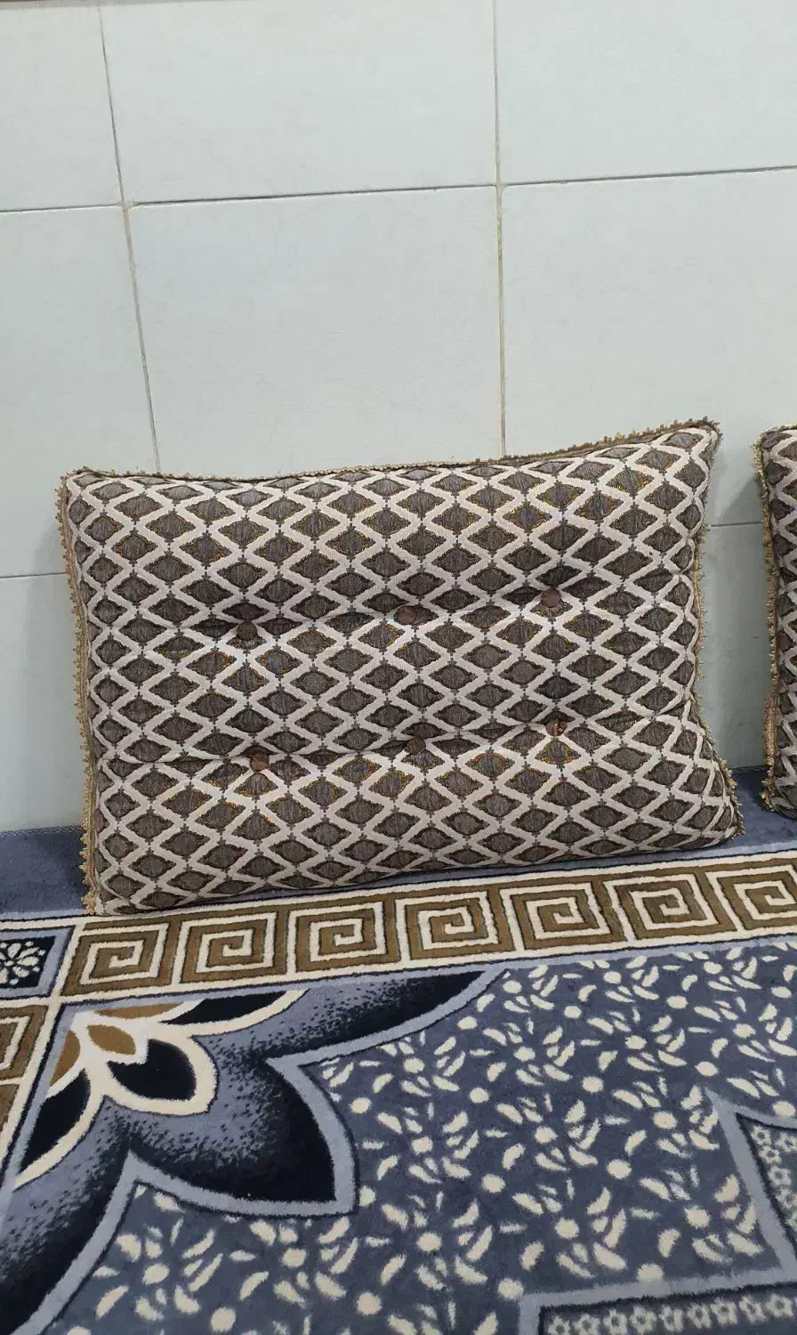 پنج عدد پشتی کیفیت عالی|پشتی|آبپخش, |دیوار