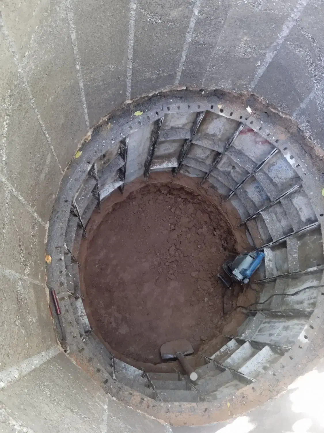 حفاری چاه اب بتن ریزی داخل چاه تخریب ساختمان|خدمات پیشه و مهارت|سراجو, |دیوار