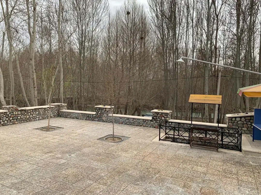 اجاره ویلا 2200 متری لب اب باغبهادران|اجارهٔ خانه و ویلا|باغ بهادران, |دیوار