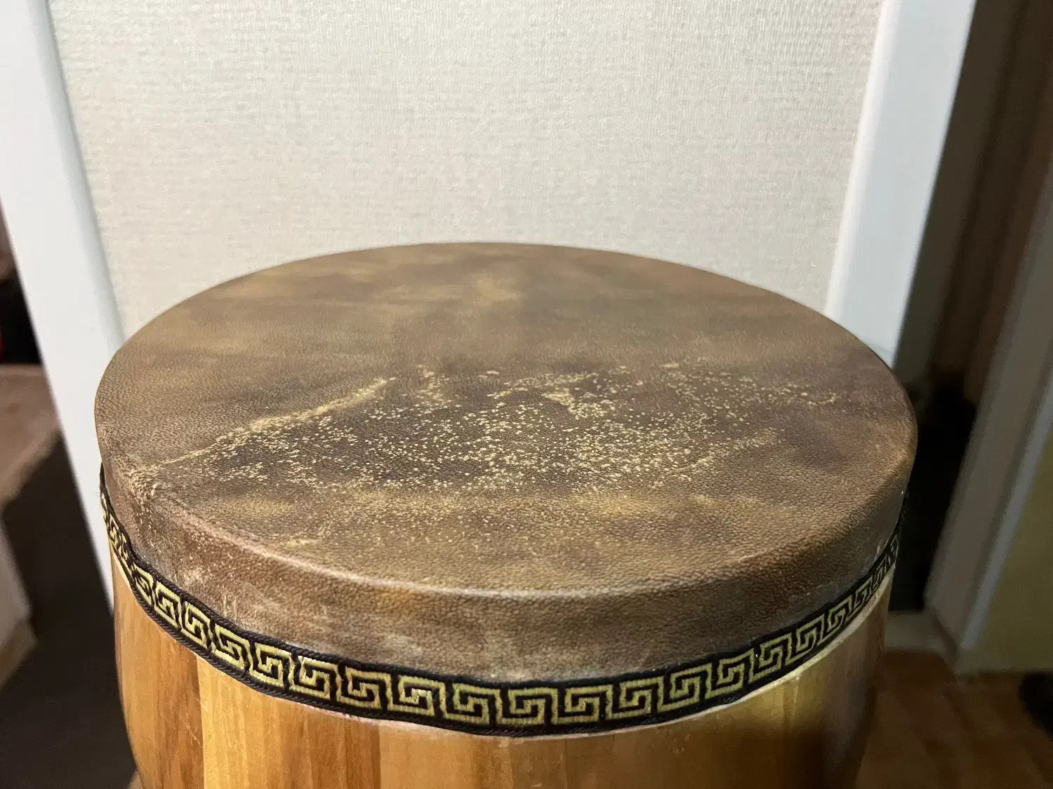 تمبک|سازهای سنتی|اصفهان, بهارستان|دیوار