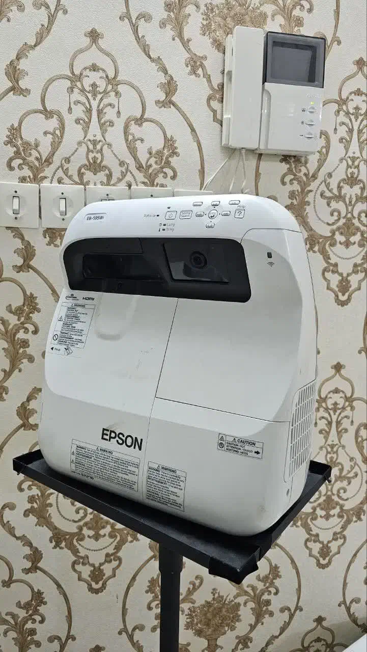 ویدو پرژکتور اپسون با کیفت بالا با کارتن|تلویزیون و پروژکتور|قم, زنبیل آباد|دیوار