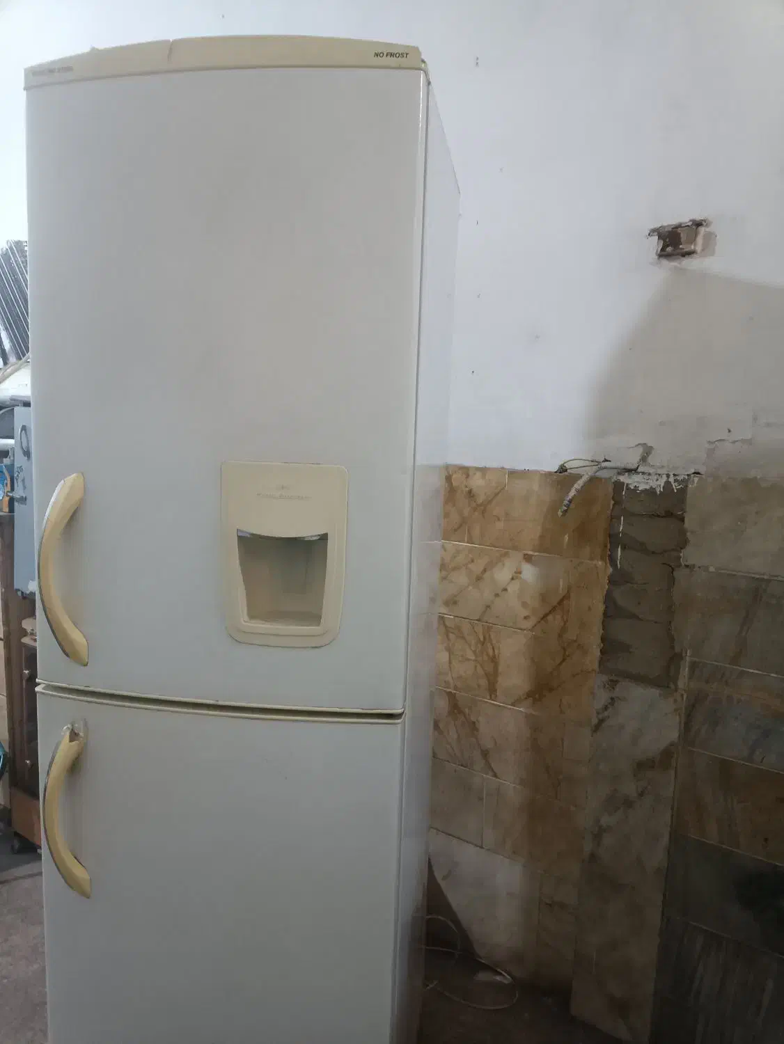 یخچال|یخچال و فریزر|خوی, |دیوار