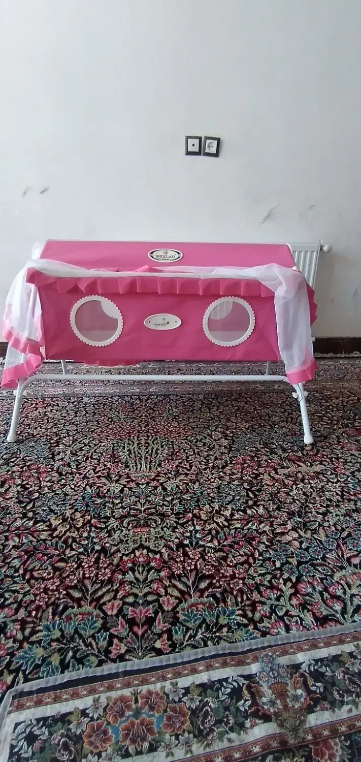 گهواره با روروئک بچه|اسباب و اثاث بچه|زرند, |دیوار