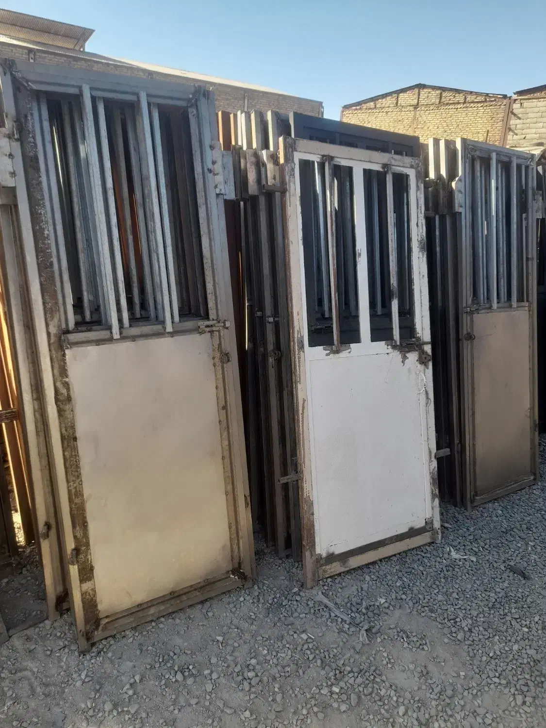 درب انباری خرپشته4011999دسشویی سرویس حمام5911103|مصالح و تجهیزات ساختمان|چهارباغ, |دیوار