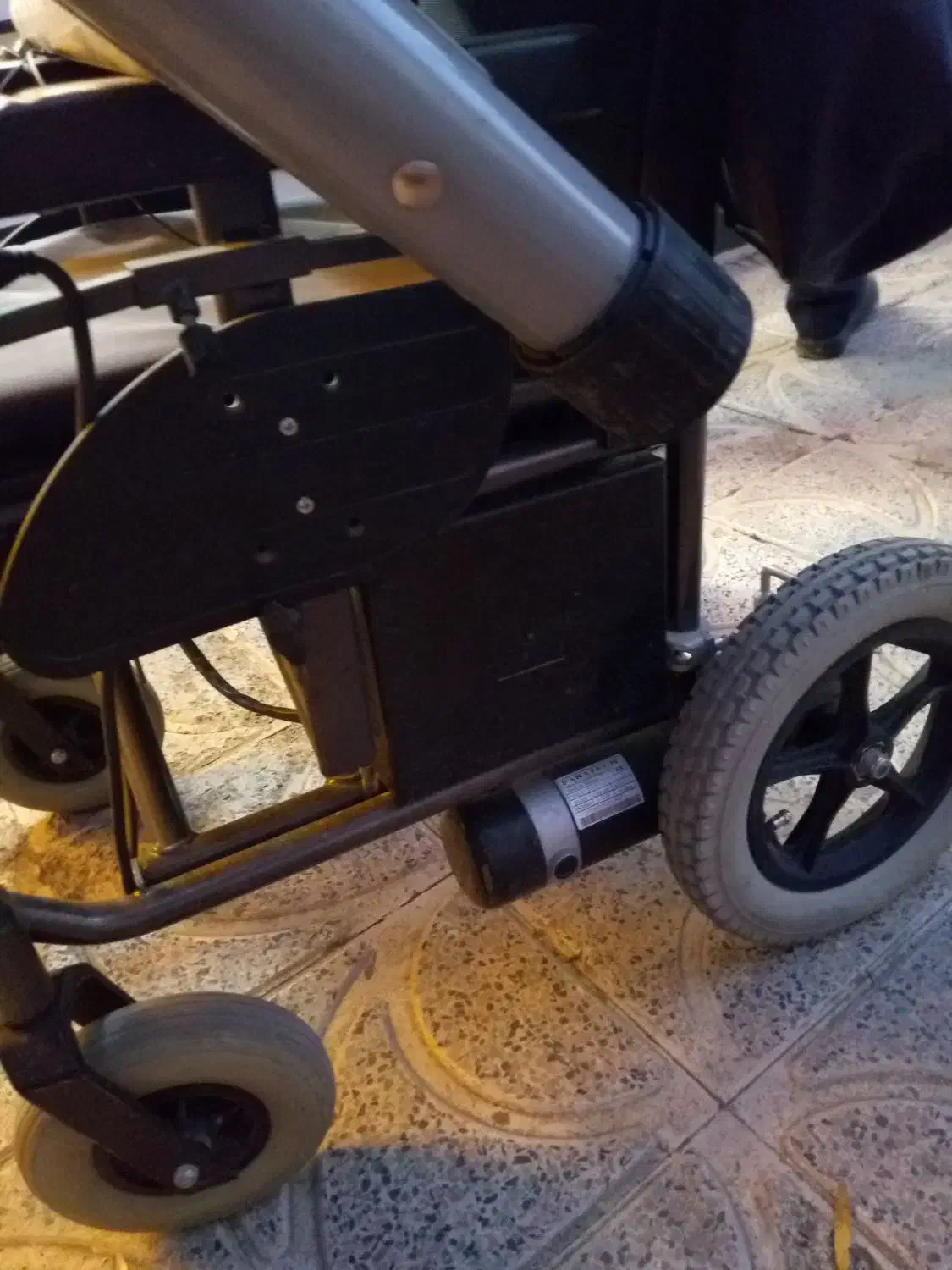 ویلچر برقی درحدنویه سال تو خونه استفاده شده خارجی|پزشکی|ارومیه, |دیوار