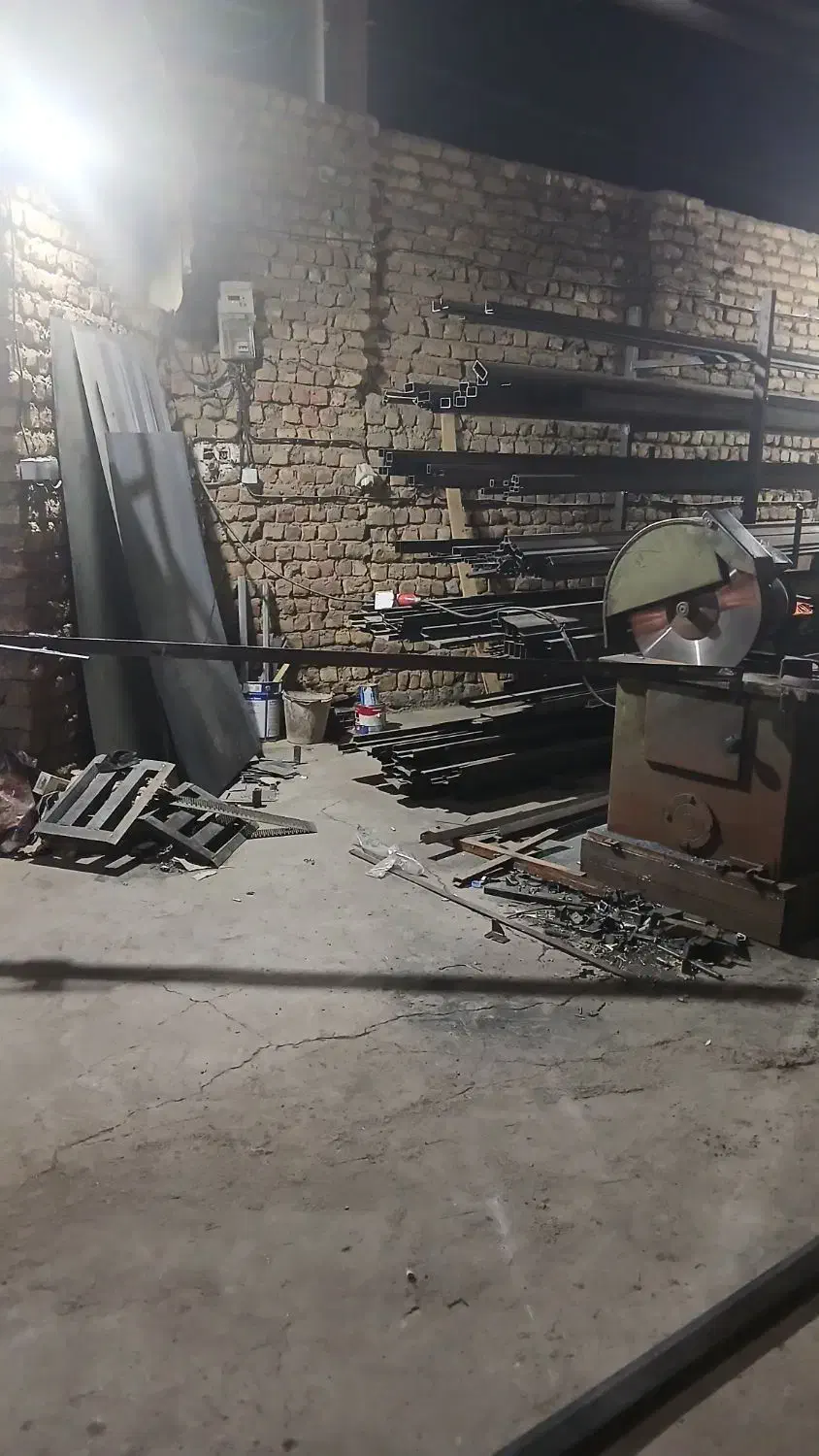 ساخت درب و پنجره اهنی و جوشکاری|خدمات پیشه و مهارت|ساوه, |دیوار