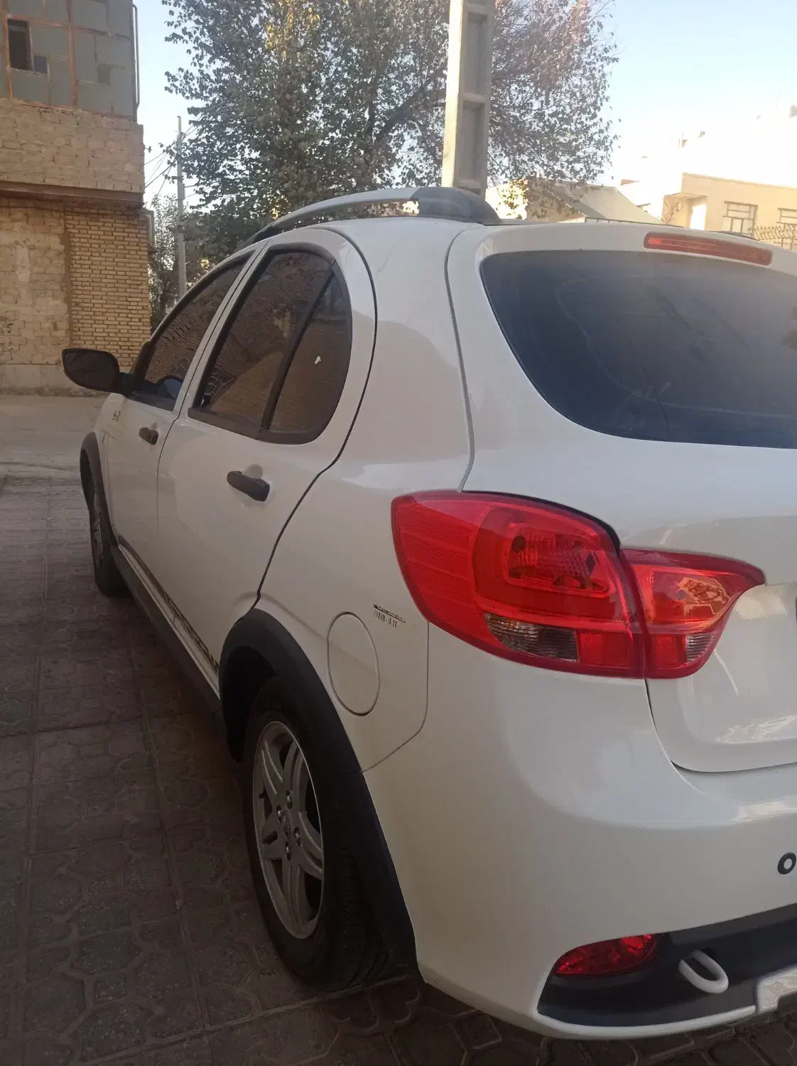 کوییک ار سفید مشکی|خودرو سواری و وانت|یزد, |دیوار