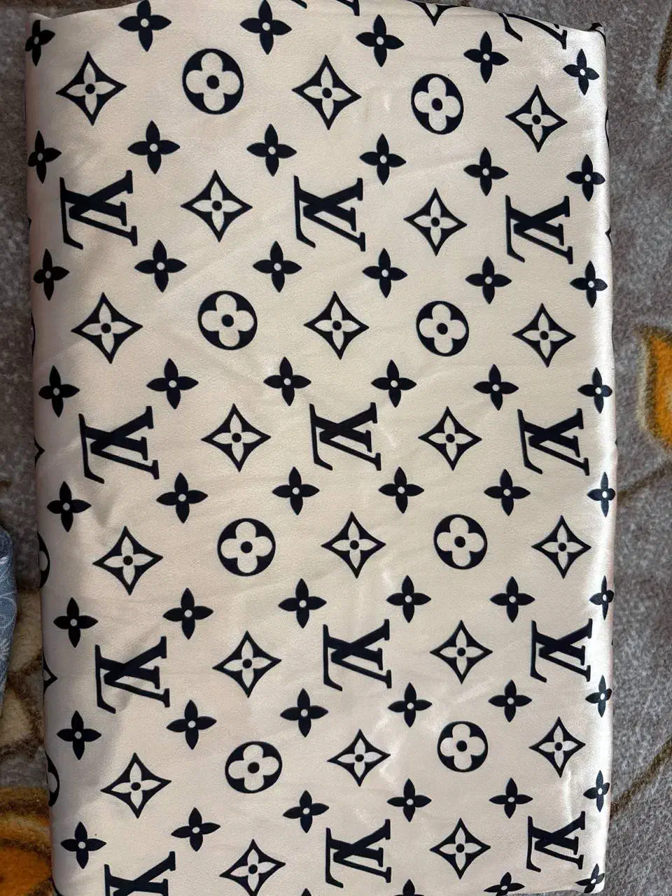 پارچه|لباس|پردیس, فاز ۱|دیوار