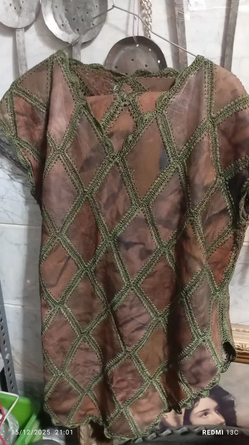 لباس قدیمی قاجار،لباس چرم|کلکسیون اشیاء عتیقه|قرچک, پارک جنگلی|دیوار