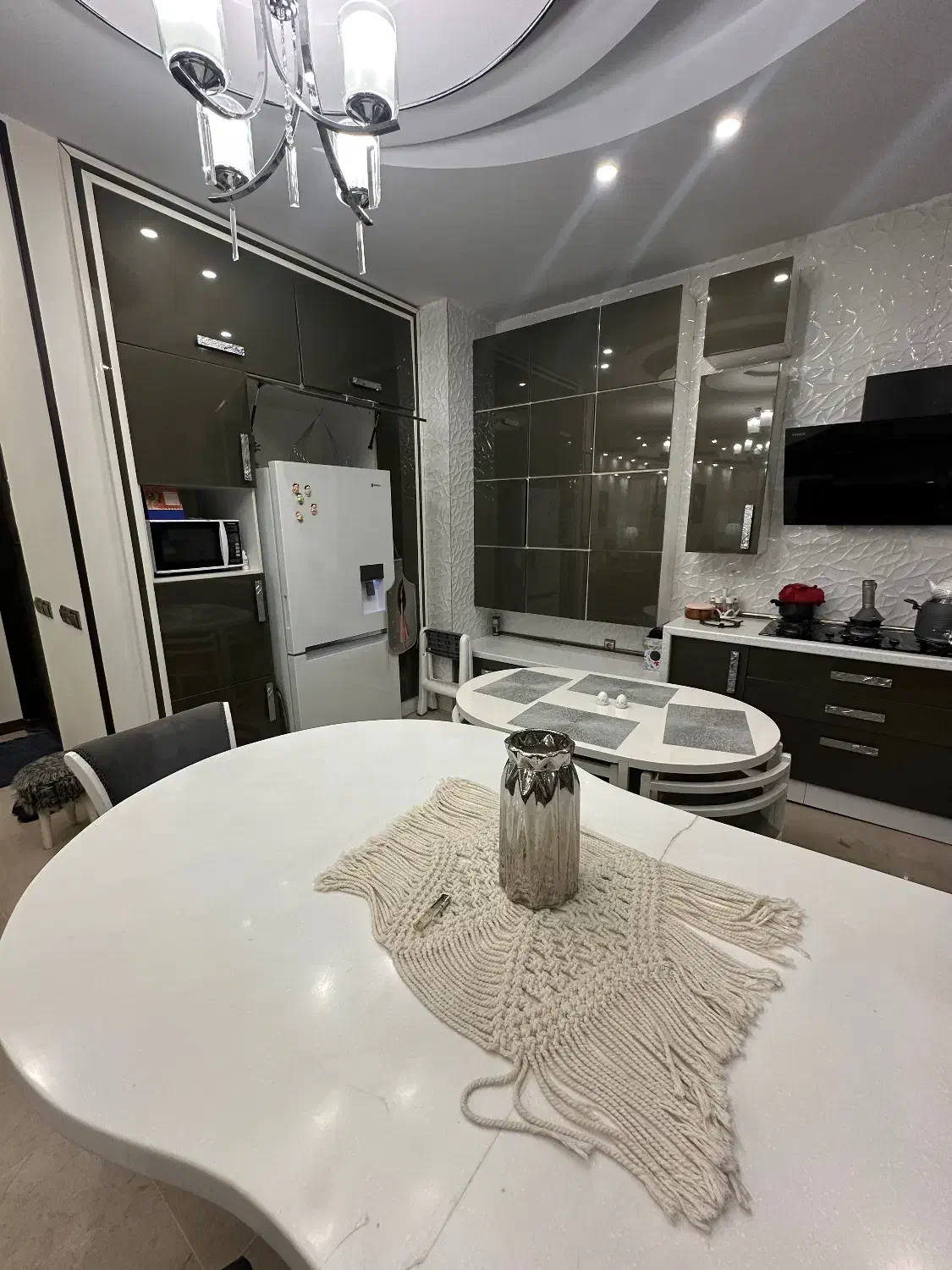 ۱۳۴ متر / ۳خواب / ۴متر سقف / فول امکانات