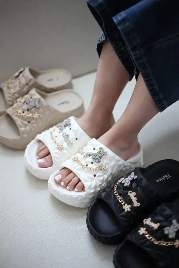 دمپایی|کیف، کفش، کمربند|بومهن, |دیوار