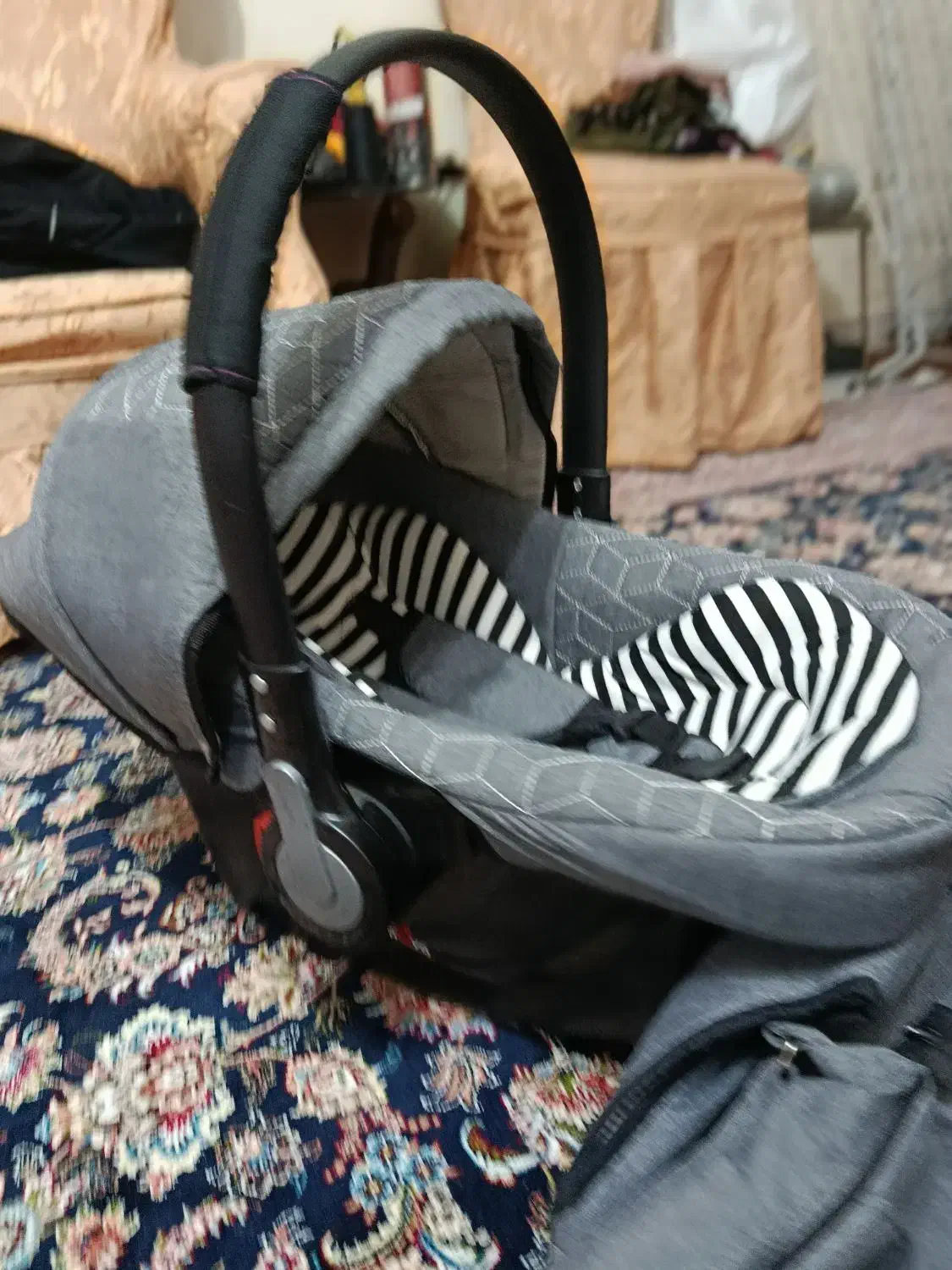 کریر نوزاد|کالسکه و لوازم جانبی|فومن, |دیوار