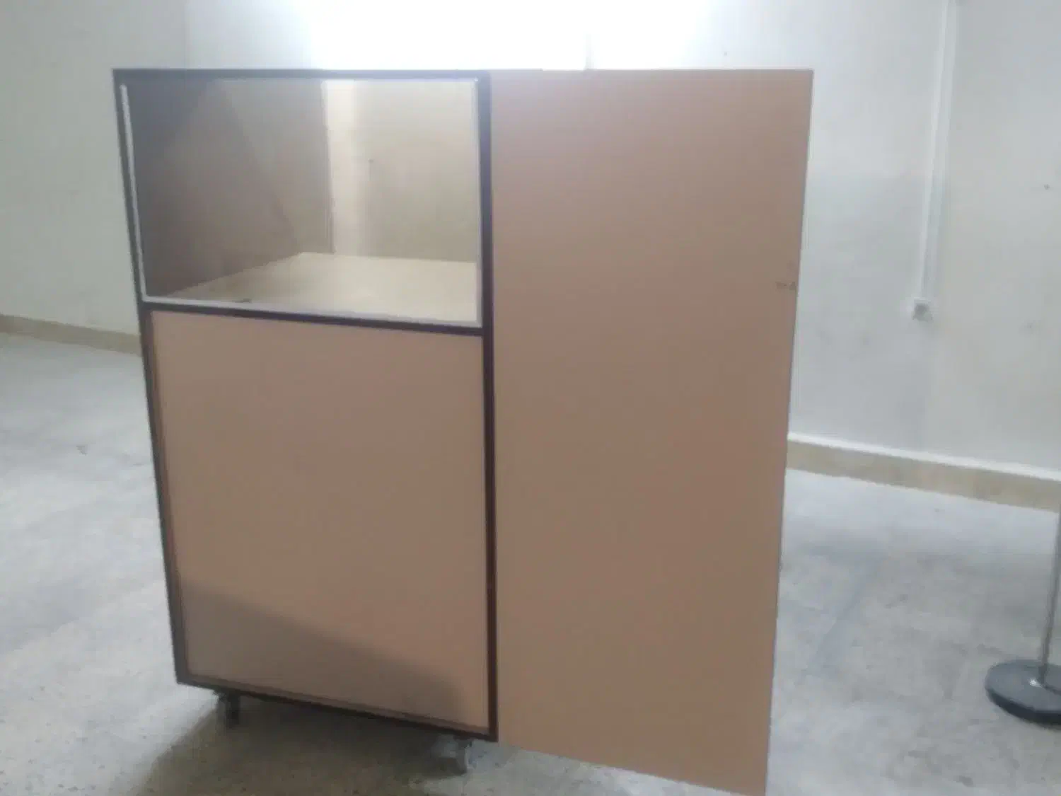 کانتر (میز پذیرش/صندوق داری) قیمت قابل مذاکره،سالم|مبلمان اداری|تهران, باغ فیض|دیوار