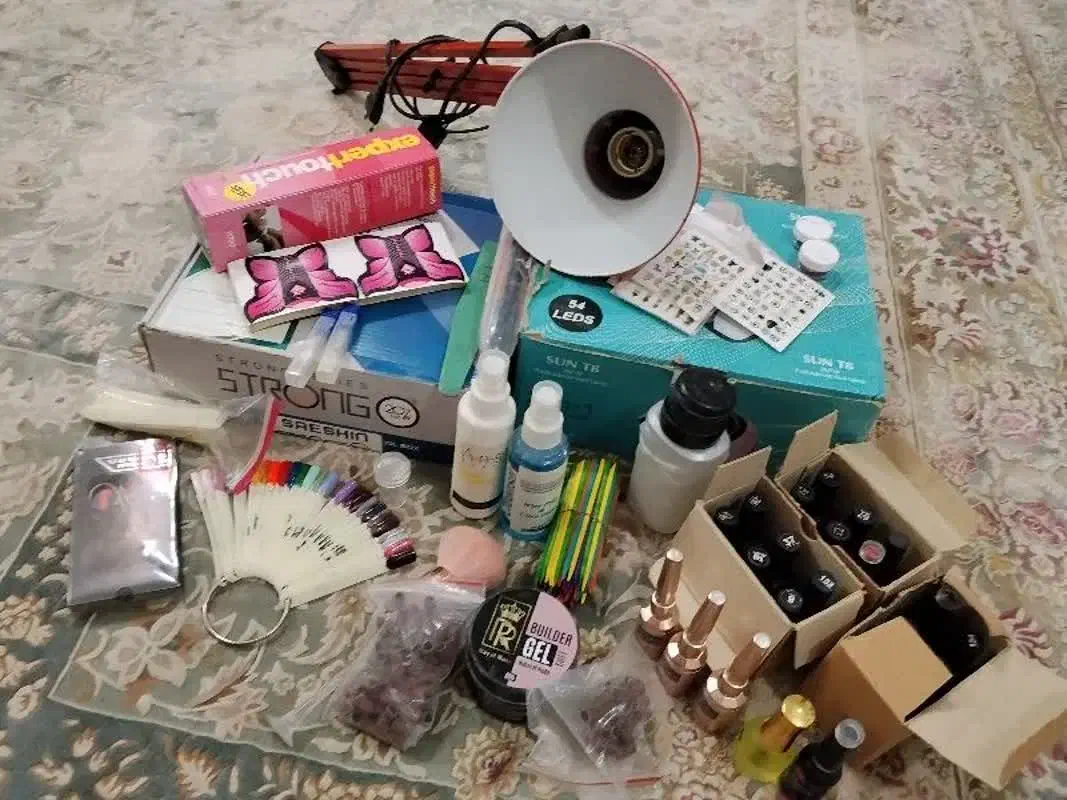 لوازم کاشت ناخن|آرایشگاه و سالن‌های زیبایی|امیدیه, |دیوار