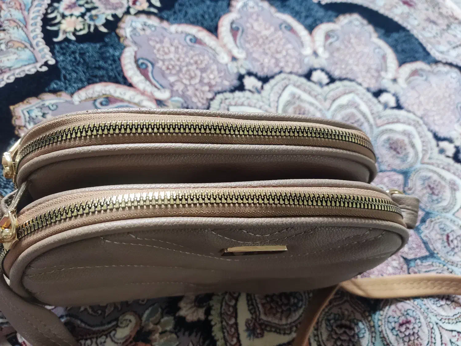 کیف|کیف، کفش، کمربند|قروه, |دیوار