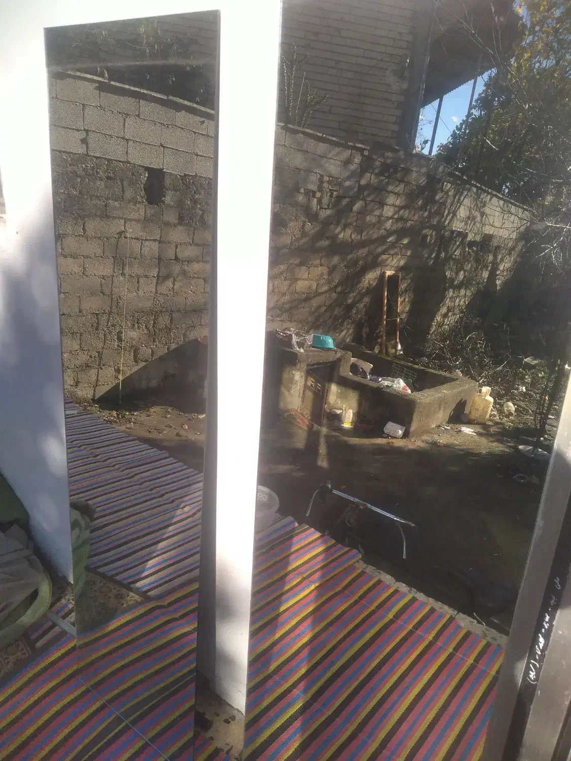 ایینه|آینه|صومعه‌سرا, |دیوار