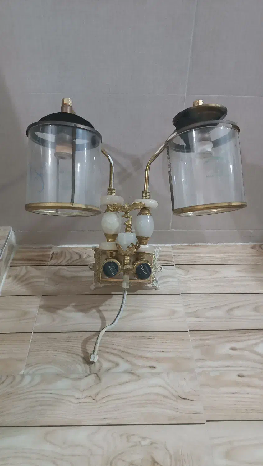 چراغ روشنایی گازی دو شعله برنجی آلمانی عتیقه|کلکسیون اشیاء عتیقه|اردبیل, |دیوار