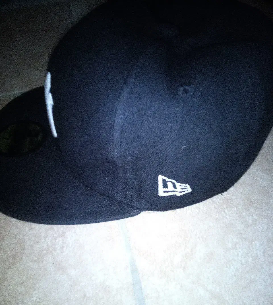 کلاه بک فیت|لباس|رشت, رشتیان|دیوار