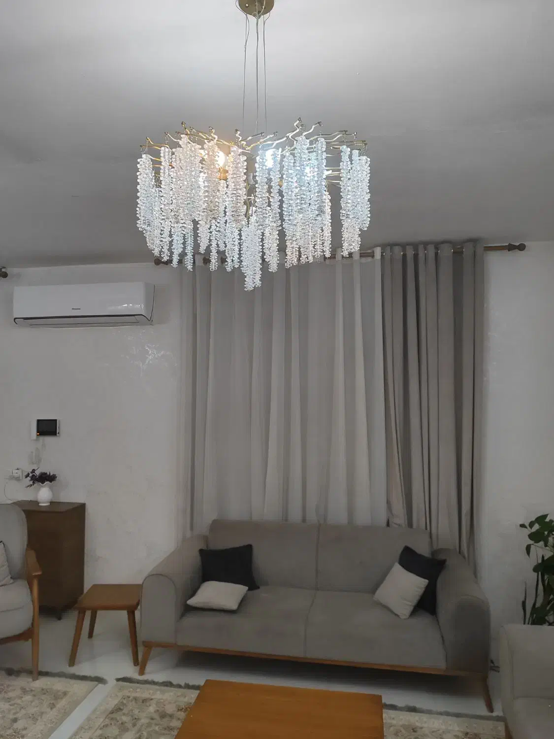 لوستر|لوستر و چراغ آویز|رباط‌کریم, رباط‌کریم|دیوار