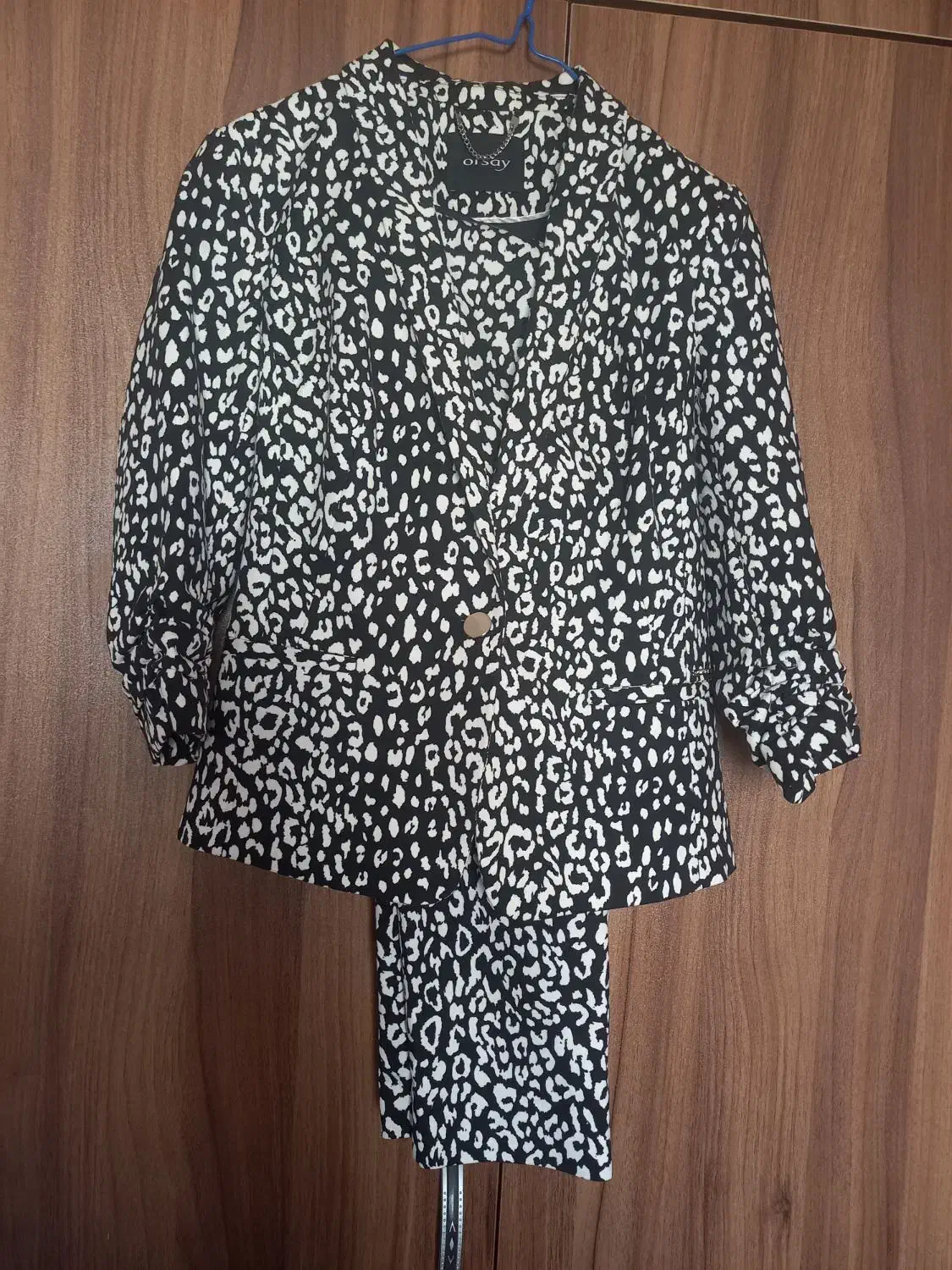 فروش یک دست کت شلوارخارجی برنداصلی|لباس|صدرا-فارس, فاز ۱|دیوار