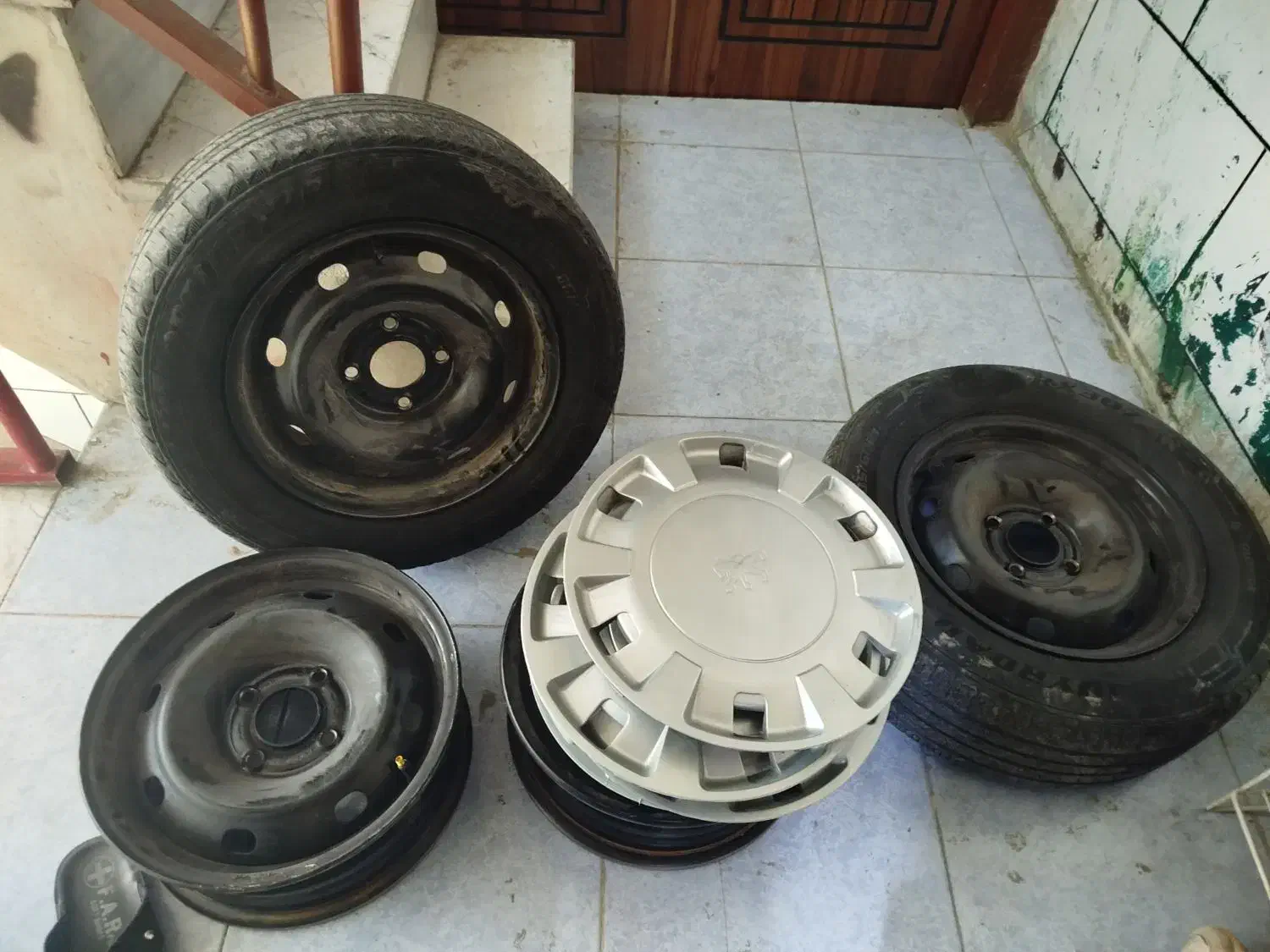 رینگ فولادی و لاستیک سایز 14با قالپاق نو نو|قطعات یدکی و لوازم جانبی|فارسان, |دیوار