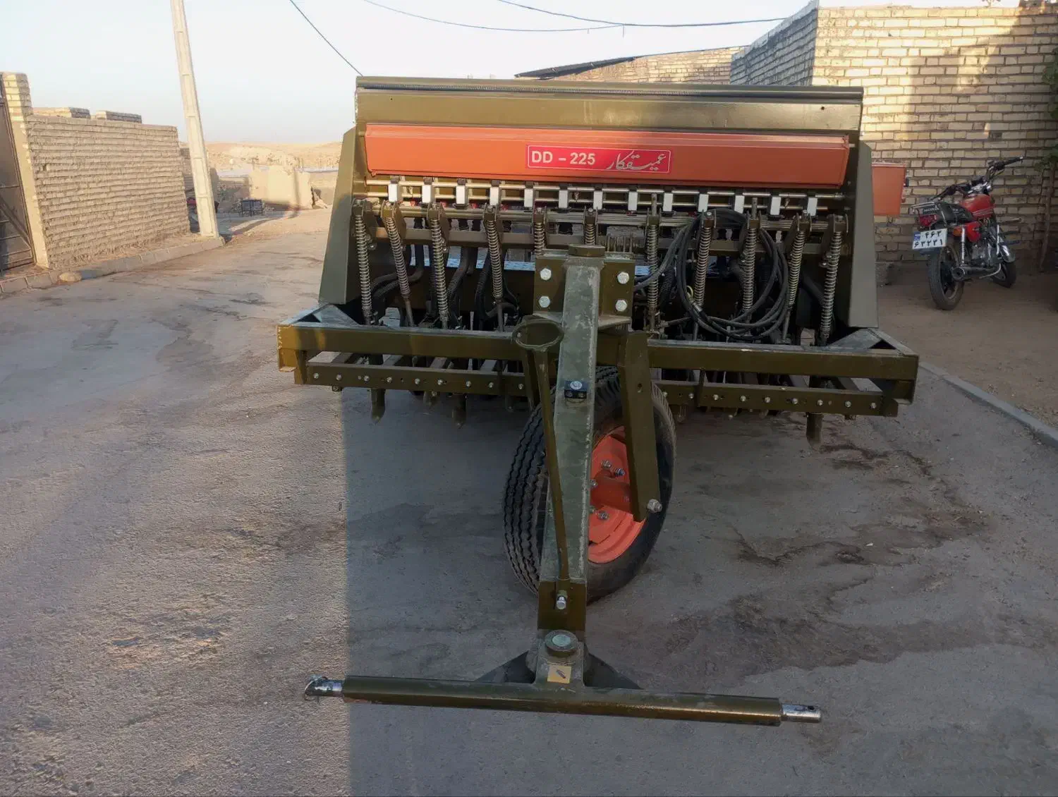 عمیق کار|ماشینآلات صنعتی|انگوران, |دیوار