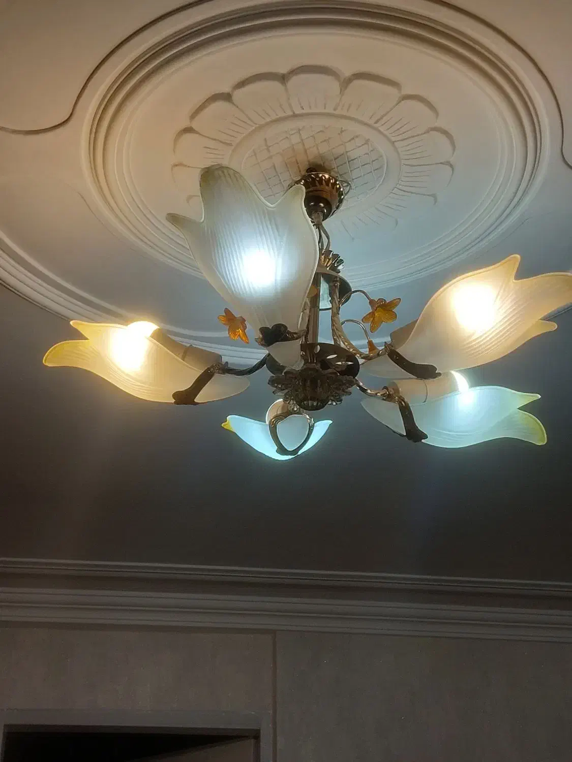 لوستر و میز گرد|لوستر و چراغ آویز|ارومیه, |دیوار