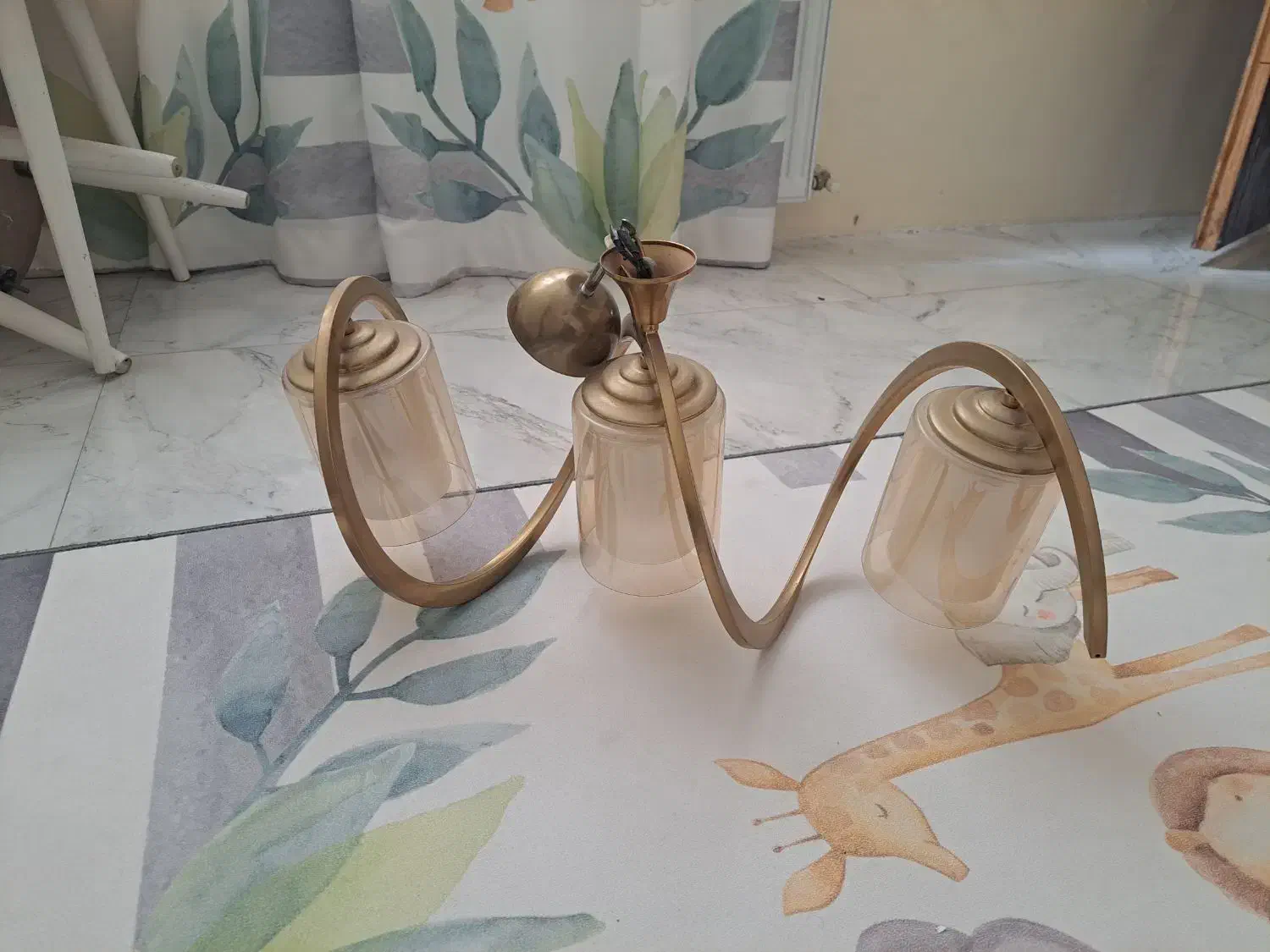 لوستر ۳شاخه لهستانی  در حدنو  بدون خط وخش|لوستر و چراغ آویز|کرج, حسین‌آباد|دیوار