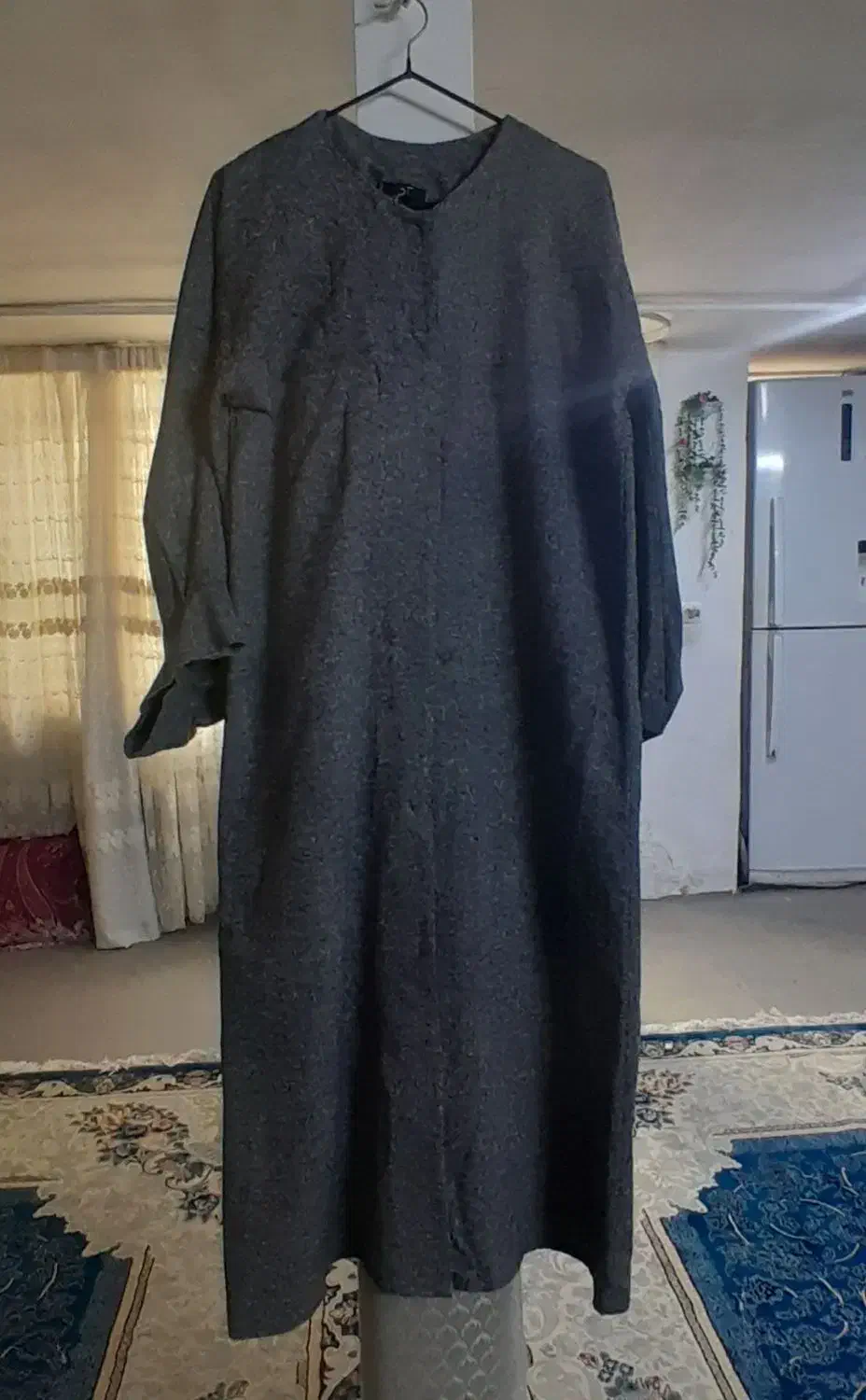 مانتو|لباس|مشهد, عامل|دیوار