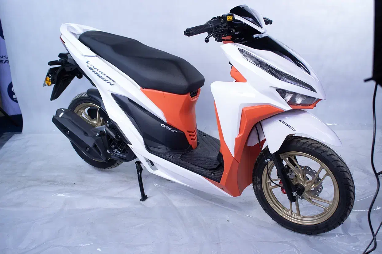 فروش ویژه موتور سیکلت طرح کلیک اتاق جدید و قدیم|موتورسیکلت|چالوس, |دیوار