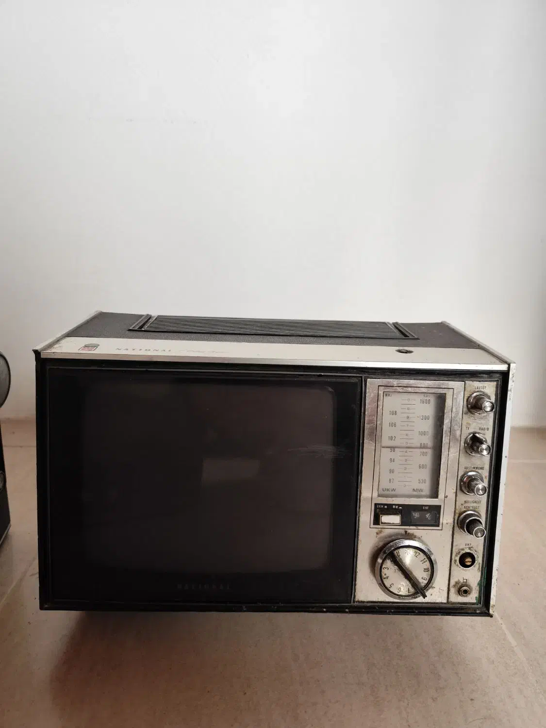 گرامافون ،تلویزیون،رادیو آنتیک|کلکسیون اشیاء عتیقه|چالوس, |دیوار