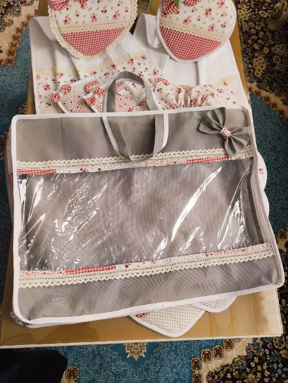 دوخت سرویس آشپزخانه دست دوز شیک و باتنوع زیاد|سفره، حوله، دستمال آشپزخانه|میبد, |دیوار