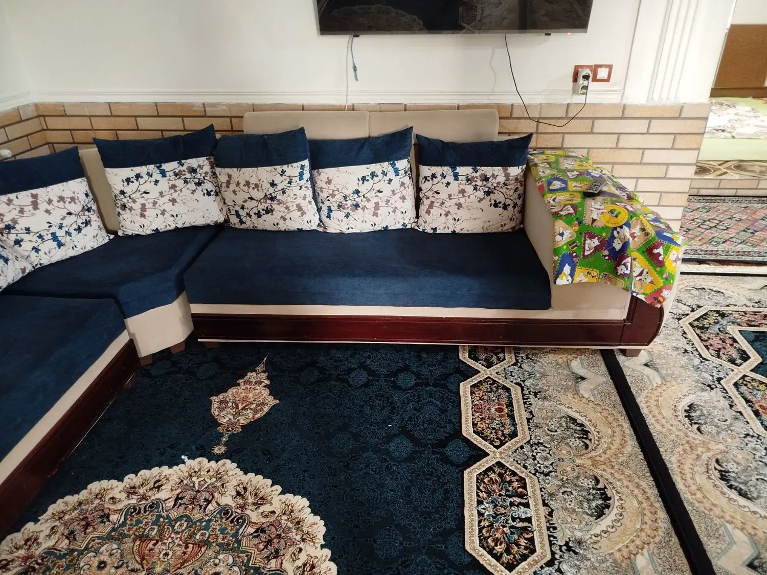 مبل و گل|مبلمان خانگی و میز عسلی|یاسوج, |دیوار