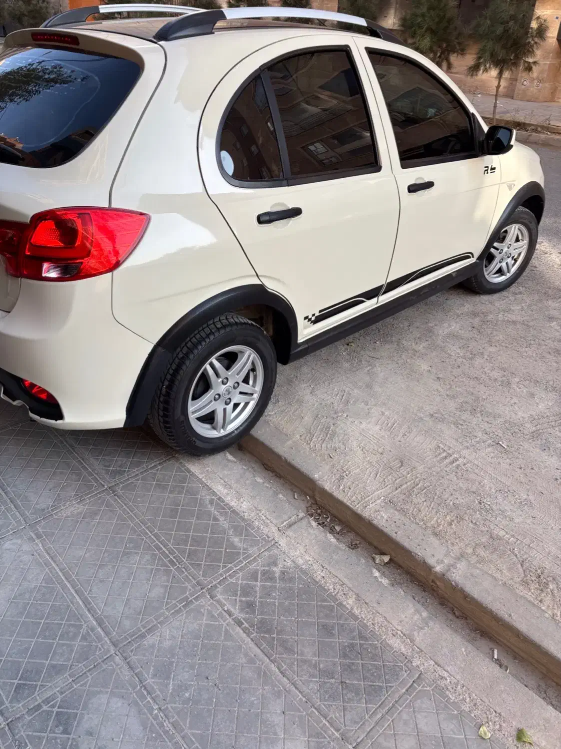 Rکوییک(آر) ۱۴۰۱ در حد خشک|خودرو سواری و وانت|کرج, ساماندهی|دیوار